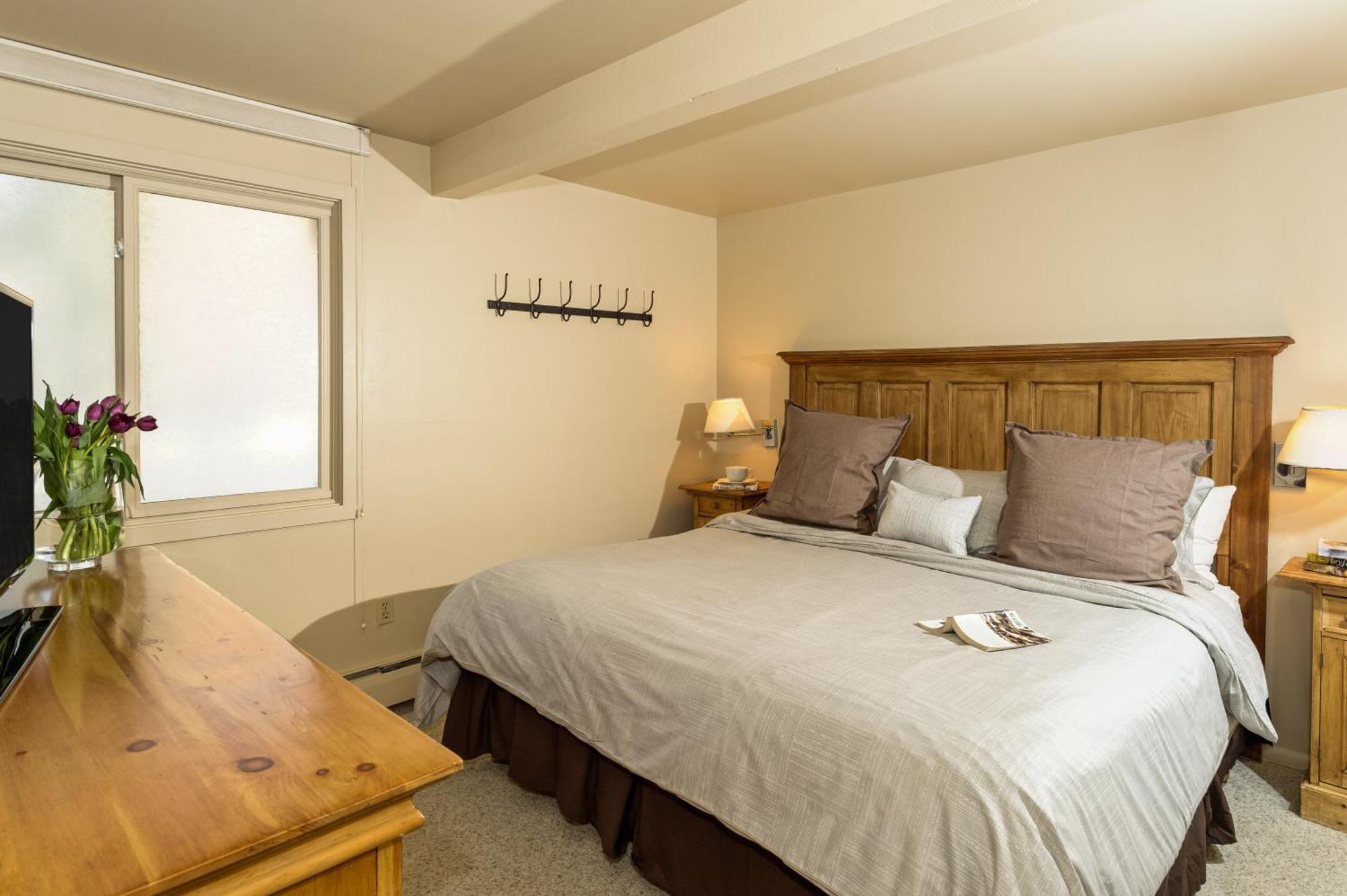 Standard Two Bedroom - Alps #106 *